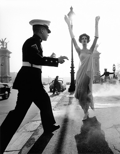 Image no. 263: Simone + Marines, Pont Alexa... (William Klein), code=V, ord=1000, date=1960
