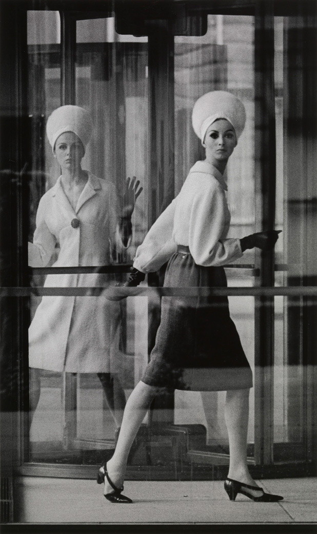 Image no. 269: Tilly + Wilhelmina, Revolvin... (William Klein), code=N, ord=1000, date=1963