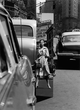 Image no. 46: Sandra + Mirror, Times Squar... (William Klein), code=V, ord=1000, date=1959