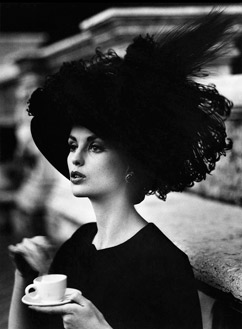 Image no. 47: Dorothy + Coffee + Feathered... (William Klein), code=V, ord=1000, date=1960