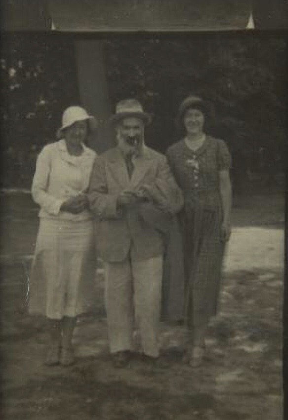 Image no. 190: Vera Moore and her sister, 1933 (Constantin Brancusi), code=V, ord=1000, date=-